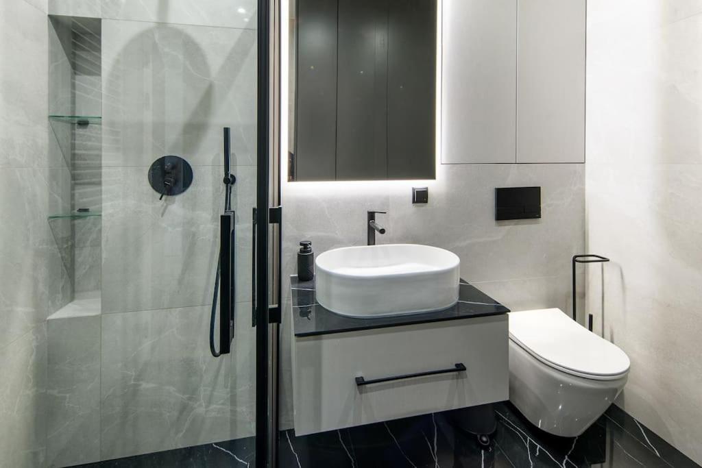 Modern Apt Next To Train Station Krakow Exterior photo